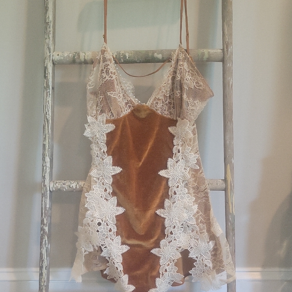 Elegant Lace Trimmed Sleepwear in Burnt Orange and Cream